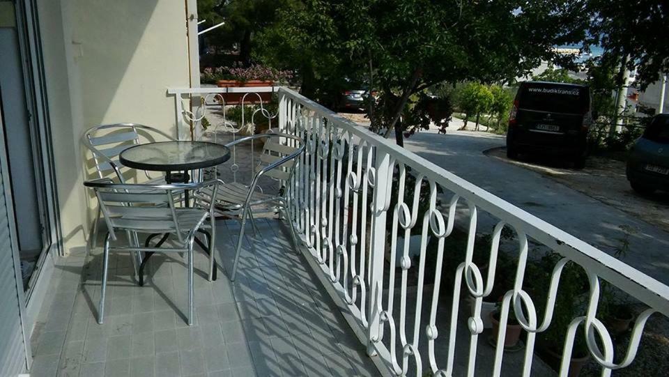 אומיס Apartmani Branko Vojnovic מראה חיצוני תמונה