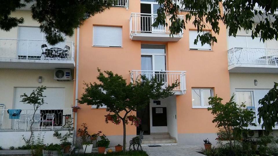 אומיס Apartmani Branko Vojnovic מראה חיצוני תמונה